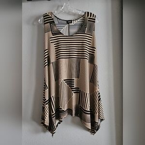 Women's Sleeveless Scoop Neck Tunic Top Geometric Designs Sharkbite Cut Size XL